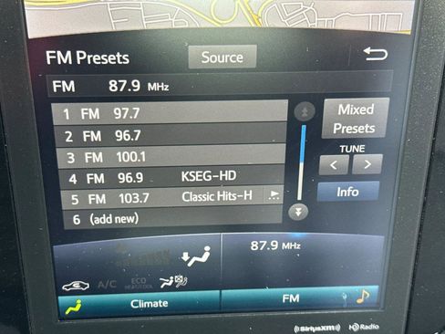 Used 2022 Toyota Prius Prime XLE image 18