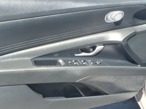 Used 2023 Hyundai Elantra Blue FWD image 13