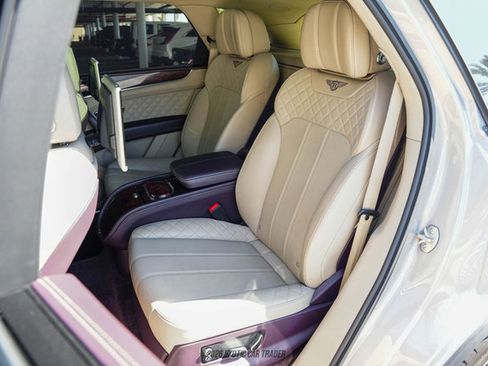 Used 2017 Bentley Bentayga image 56