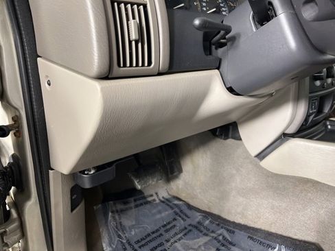 Used 2004 Jeep Grand Cherokee Laredo w/ Tan Your Hide Group image 25