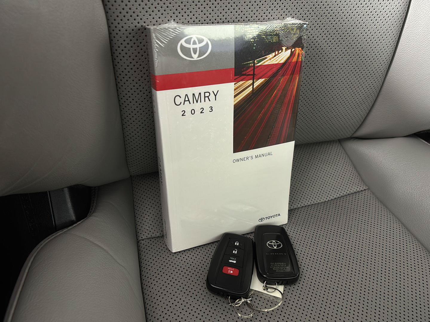 Used 2023 Toyota Camry XLE w/ Cold Weather Package AWD/4WD image 15