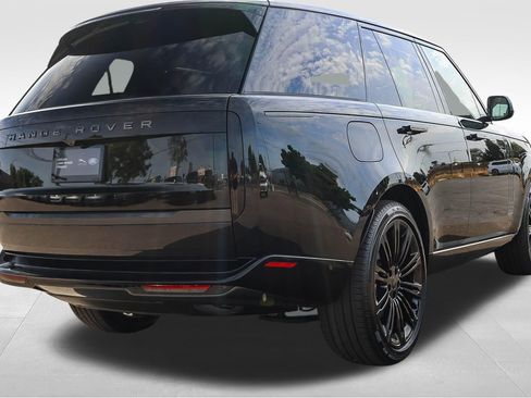 New 2026 Land Rover Range Rover SE image 5