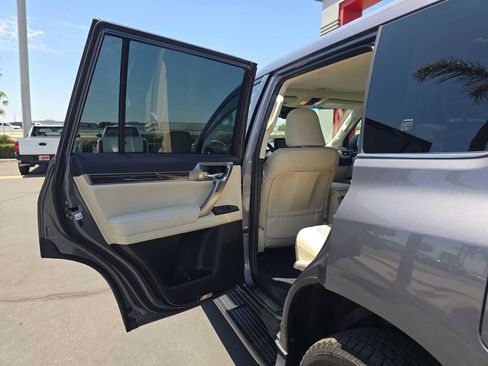 Used 2022 Lexus GX 460 Premium w/ Premium Package AWD/4WD image 17