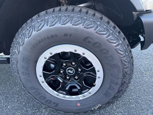 New 2025 Ford Bronco Badlands w/ Sasquatch Package AWD/4WD image 13