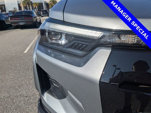 Used 2024 Chevrolet Colorado ZR2 w/ ZR2 Bison Edition image 10