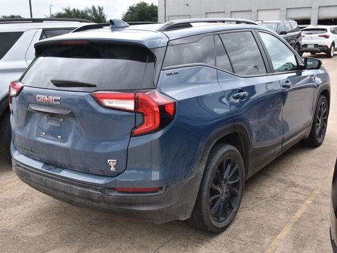 Used 2024 GMC Terrain SLE w/ Driver Convenience Package FWD image 5