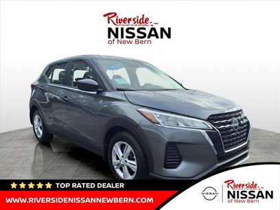 New 2025 Nissan Kicks Play S