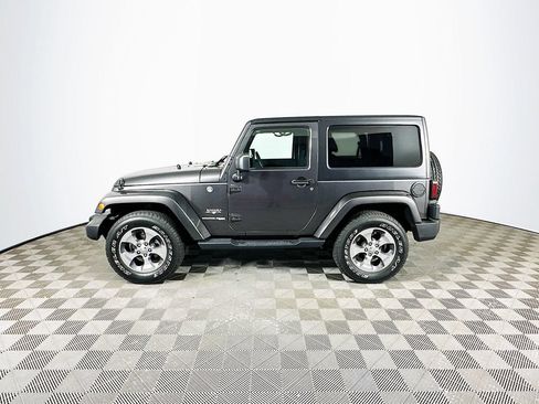 Used 2018 Jeep Wrangler Sahara w/ Connectivity Group AWD/4WD image 6