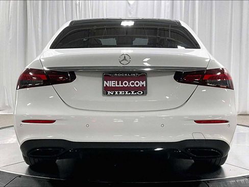 Used 2022 Mercedes-Benz E 350 Sedan image 9