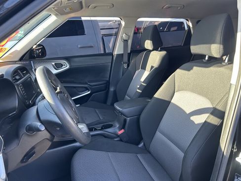 Used 2023 Kia Soul LX FWD image 11