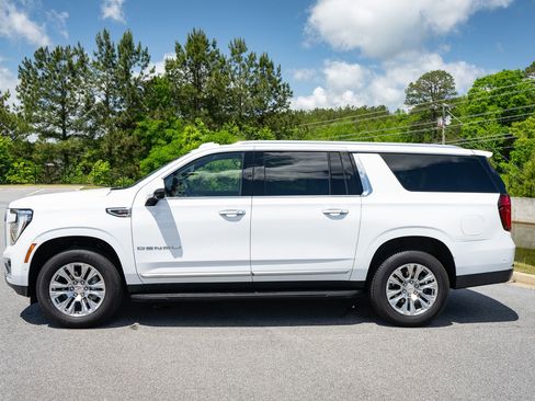 Used 2025 GMC Yukon XL Denali AWD/4WD image 5