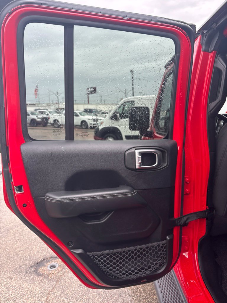 Used 2019 Jeep Wrangler Unlimited Sahara AWD/4WD image 15