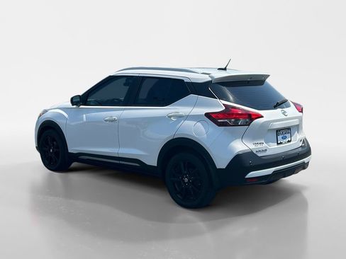 Used 2020 Nissan Kicks SR w/ SR Premium Package FWD image 3