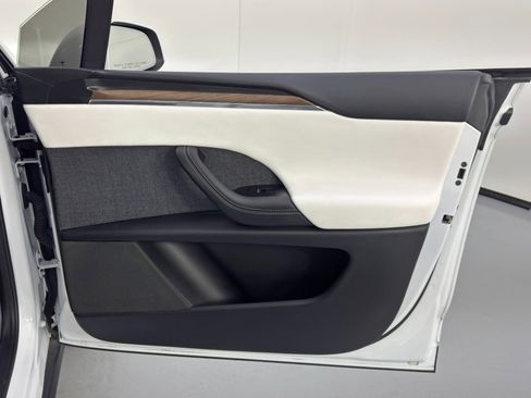 Used 2022 Tesla Model X image 50