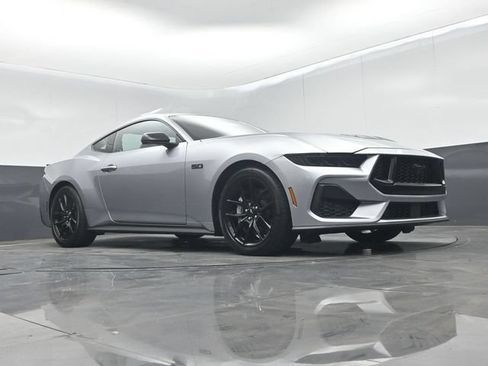 Used 2025 Ford Mustang GT Premium RWD image 43