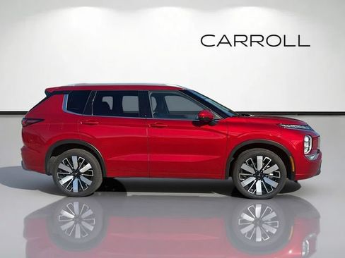 Used 2025 Mitsubishi Outlander SEL FWD image 2