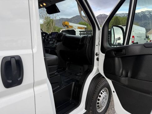 Used 2025 RAM ProMaster 2500 w/ Convenience Group FWD image 17