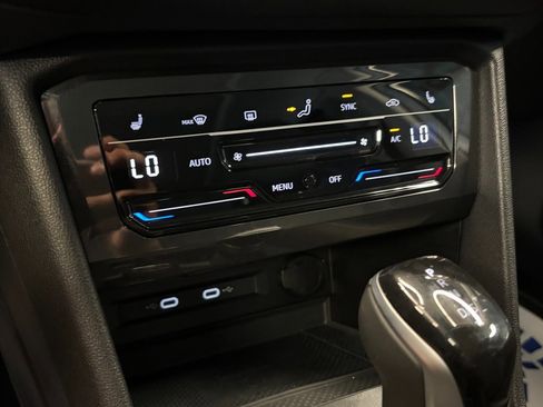 Used 2024 Volkswagen Tiguan SE image 14