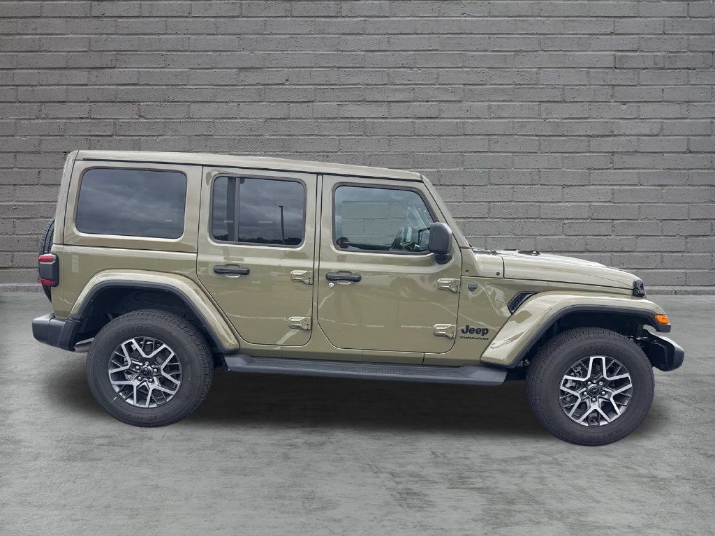 Used 2026 Jeep Wrangler Unlimited Sahara AWD/4WD image 9