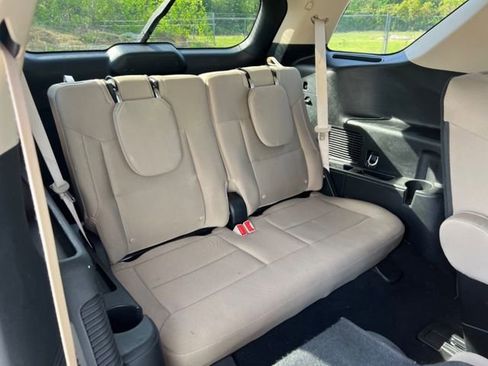 Used 2023 Ford Explorer XLT image 12