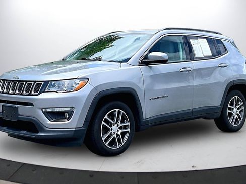 Used 2019 Jeep Compass Latitude FWD image 4