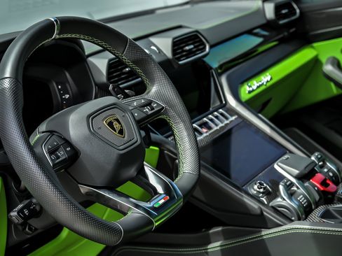 Used 2022 Lamborghini Urus AWD/4WD image 26