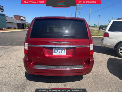 Used 2012 Chrysler Town & Country Touring-L w/ Premium Group FWD image 3