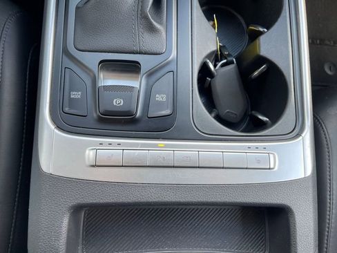 Used 2025 Kia Carnival image 21