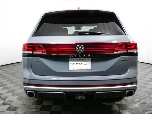 Certified 2024 Volkswagen Atlas Peak Edition SEL AWD/4WD image 27