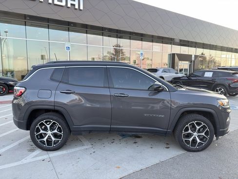 Used 2024 Jeep Compass Limited image 15