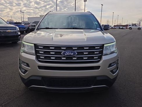 Used 2017 Ford Explorer XLT image 8