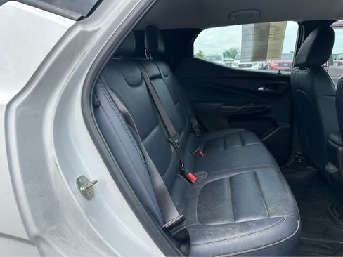 Used 2022 Chevrolet Bolt EUV LT w/ Convenience Package FWD image 21