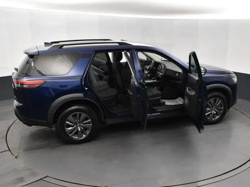 Used 2024 Nissan Pathfinder SV FWD image 6
