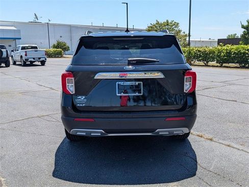 Used 2024 Ford Explorer XLT w/ Equipment Group 202A image 4