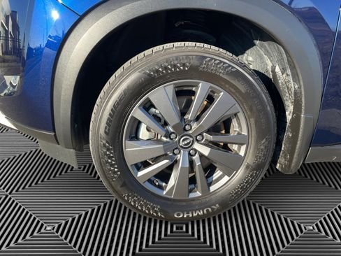 Used 2024 Nissan Pathfinder SV w/ SV Premium Package image 18