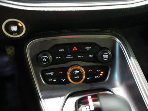 Used 2017 Dodge Challenger R/T Scat Pack RWD image 23