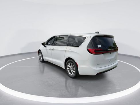 New 2026 Chrysler Pacifica Limited FWD image 6