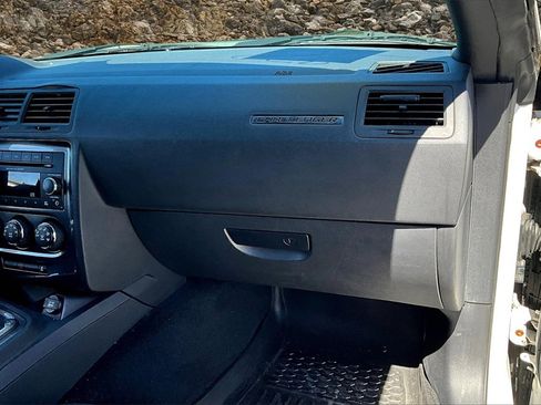 Used 2013 Dodge Challenger SXT image 13