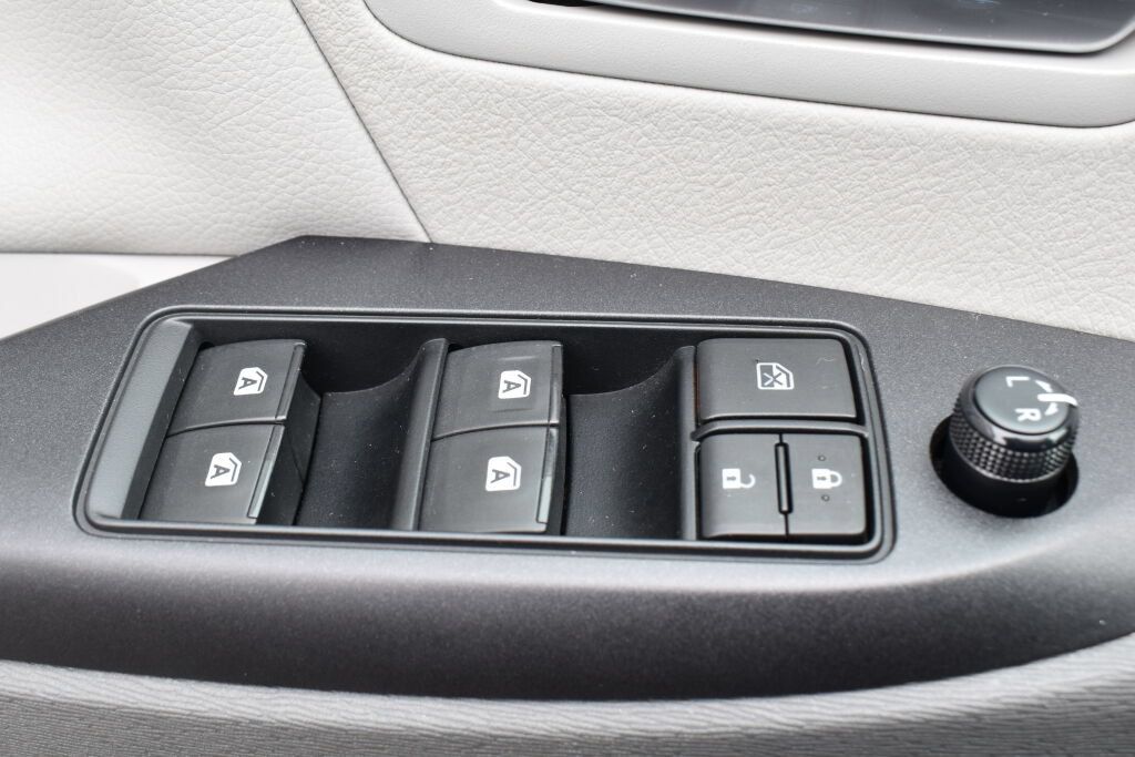 Certified 2016 Toyota Sienna LE FWD image 14