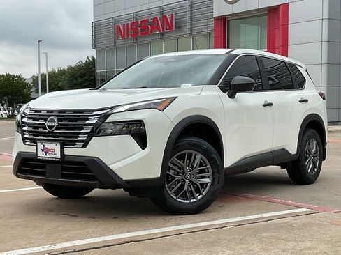 New 2025 Nissan Rogue S image 2