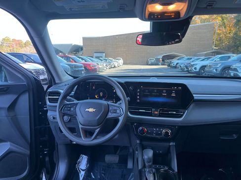 Used 2025 Chevrolet TrailBlazer LT image 30