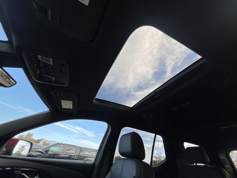 Certified 2023 Chevrolet Traverse RS image 19