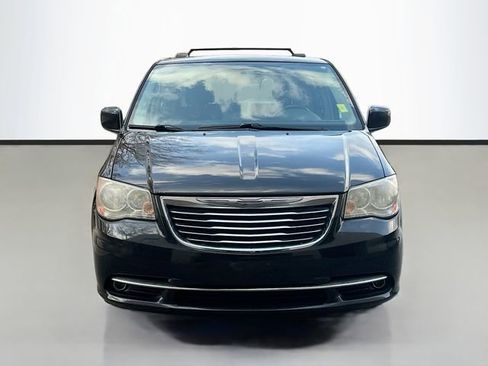 Used 2015 Chrysler Town & Country Touring w/ Driver Convenience Group image 4