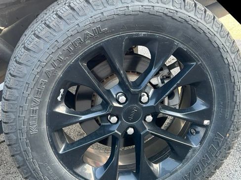 Used 2023 Jeep Gladiator Overland AWD/4WD image 9