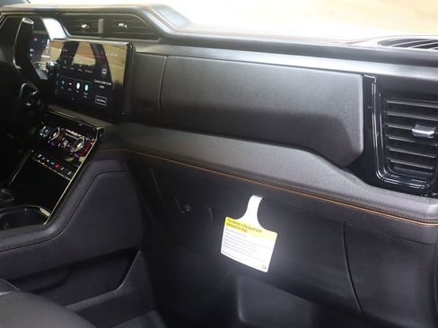 Used 2025 GMC Sierra 2500 AT4 image 74