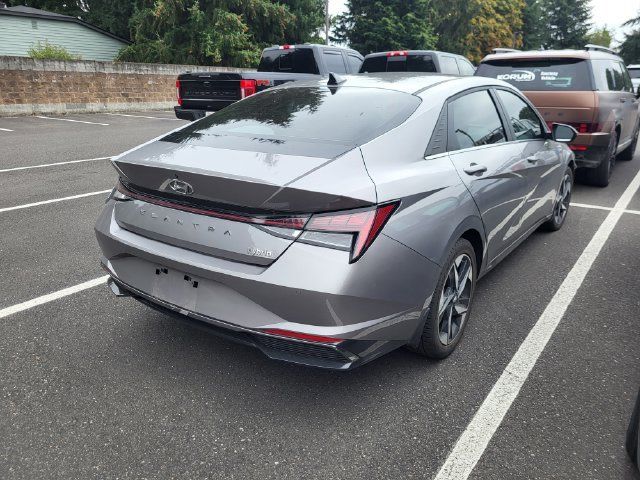 Used 2022 Hyundai Elantra Limited w/ Preferred Accessory Package FWD image 3