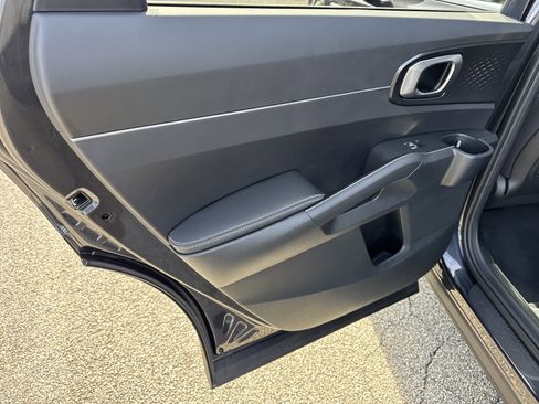 Certified 2025 Kia Sorento LX image 21