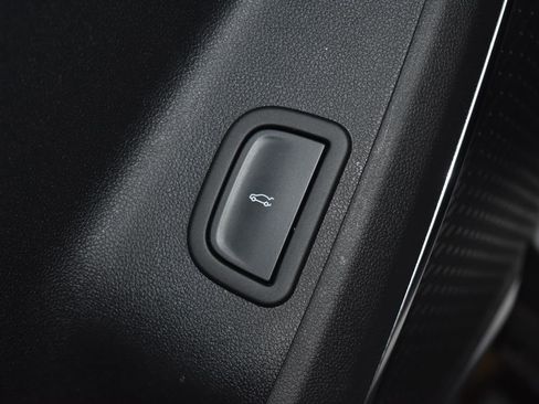 Used 2024 GMC Acadia Elevation image 6