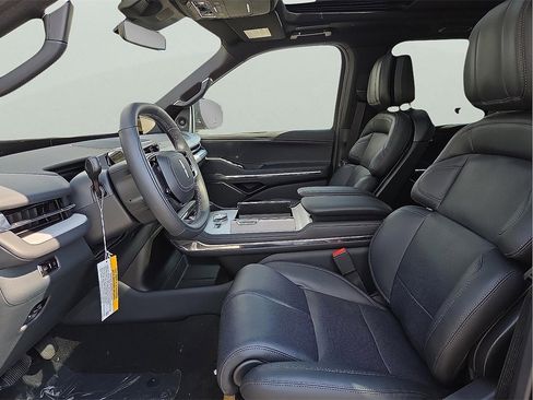 New 2025 Lincoln Navigator Reserve w/ Jet Appearance Package image 12
