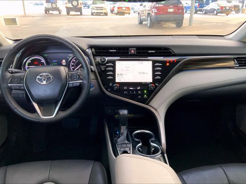 Used 2020 Toyota Camry XLE image 14